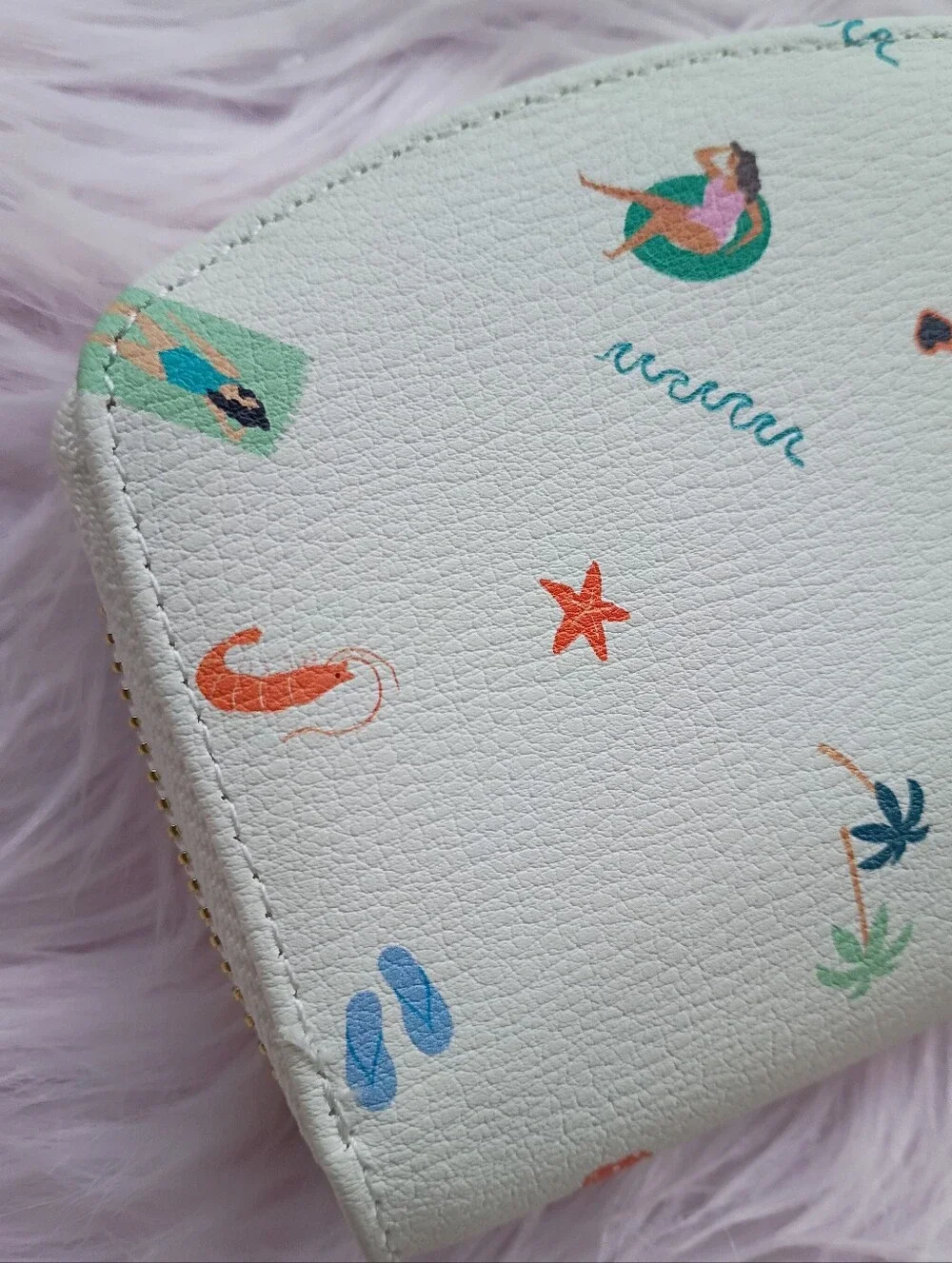 NEW BCBGeneration White Summer Beach Themed Wallet